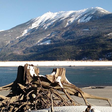 Mulvehill Creek Wilderness Inn And Wedding Chapel Revelstoke Exteriör bild