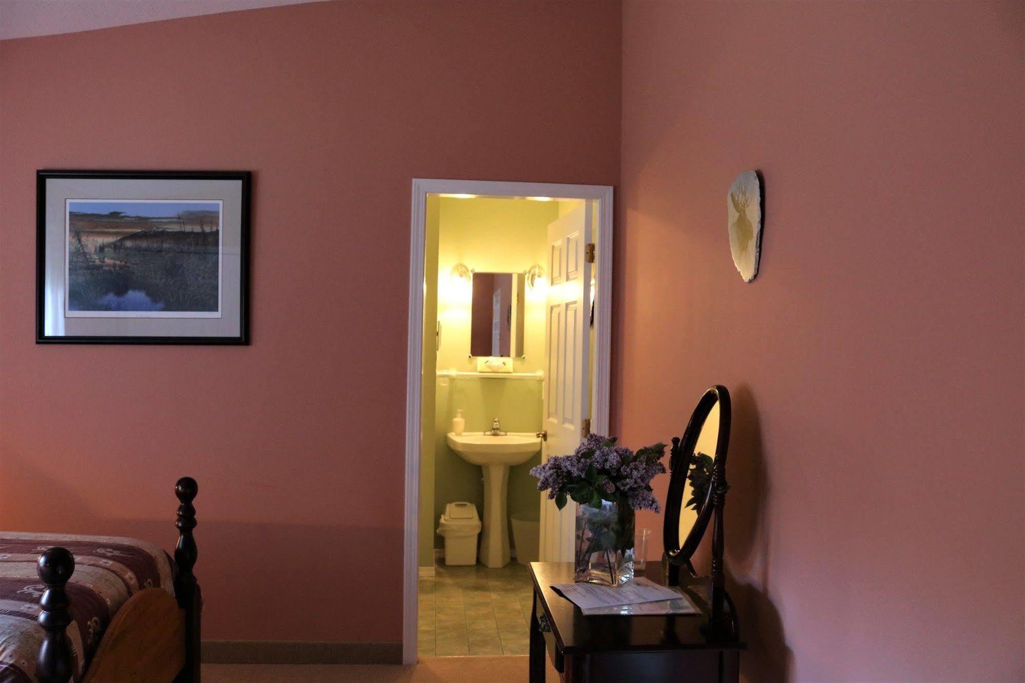 Mulvehill Creek Wilderness Inn And Wedding Chapel Revelstoke Exteriör bild