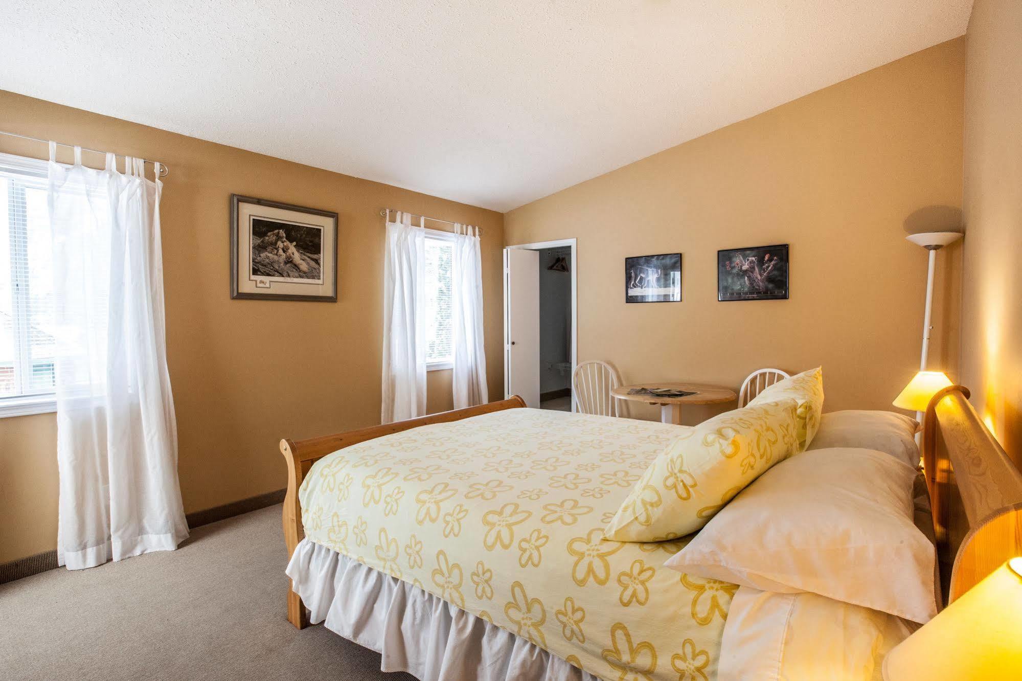 Mulvehill Creek Wilderness Inn And Wedding Chapel Revelstoke Exteriör bild