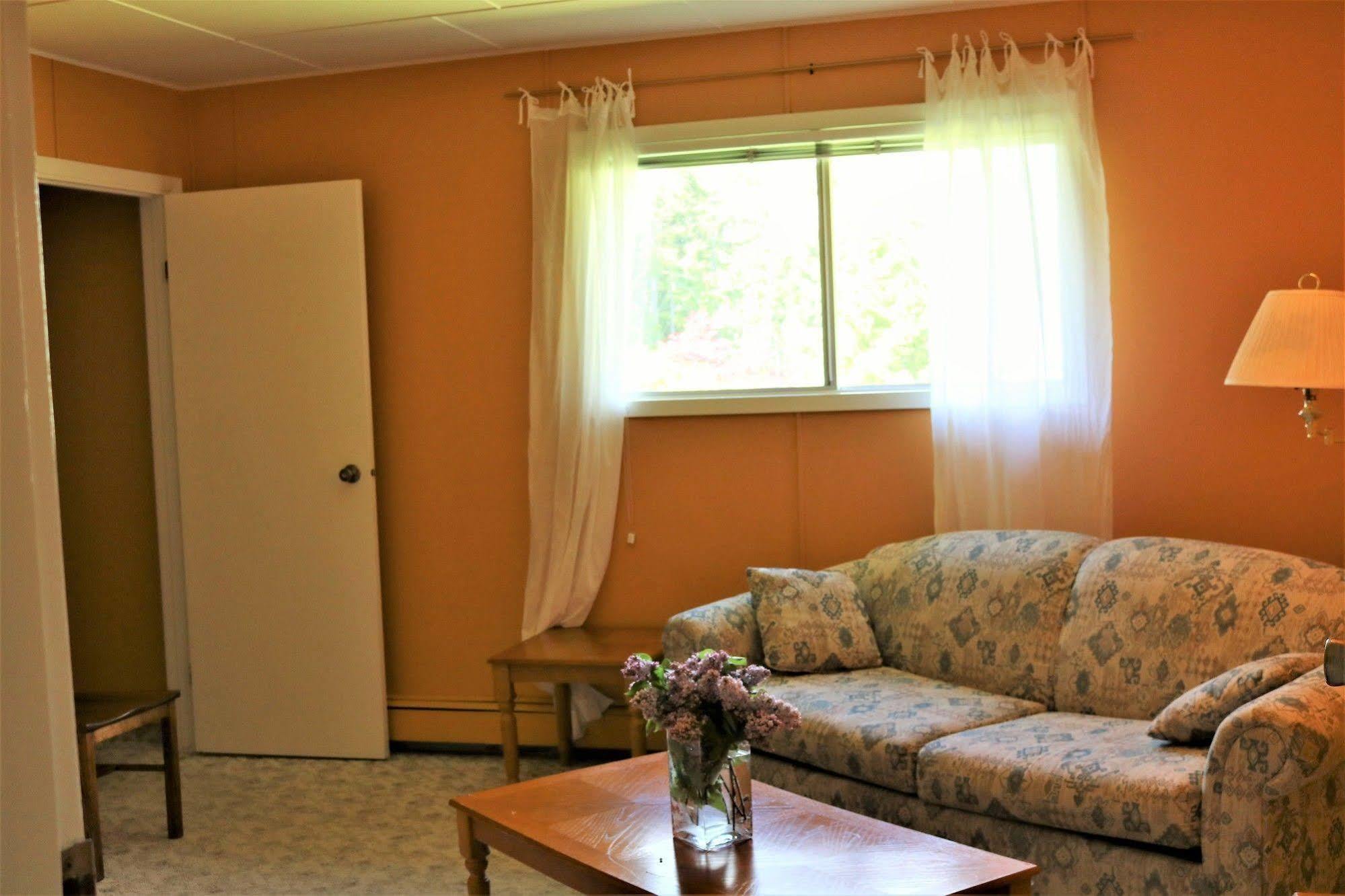 Mulvehill Creek Wilderness Inn And Wedding Chapel Revelstoke Exteriör bild