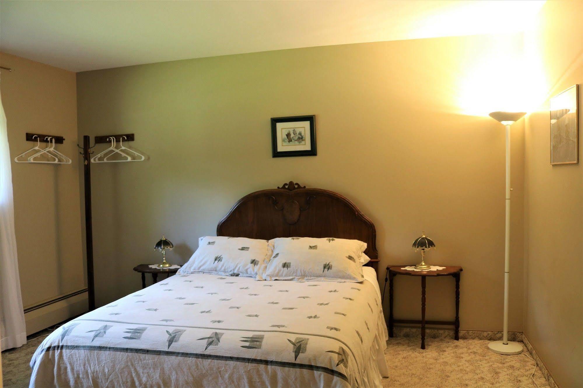 Mulvehill Creek Wilderness Inn And Wedding Chapel Revelstoke Exteriör bild